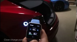 Tesla Model S Elektroauto lässt sich per Apple Watch fernsteuern