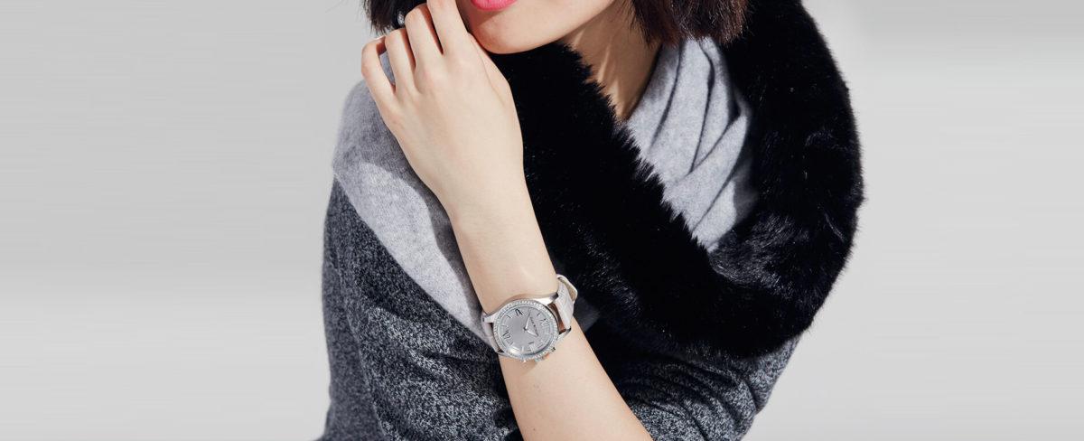 isaac_mizrahi_smartwatch_woman_silver_smartwatch