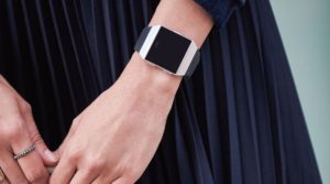 Fitbit Ionic am Handgelenk Smartwatch