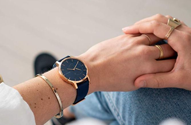 Withings Move Blick auf Smartwatch am Handgelenk