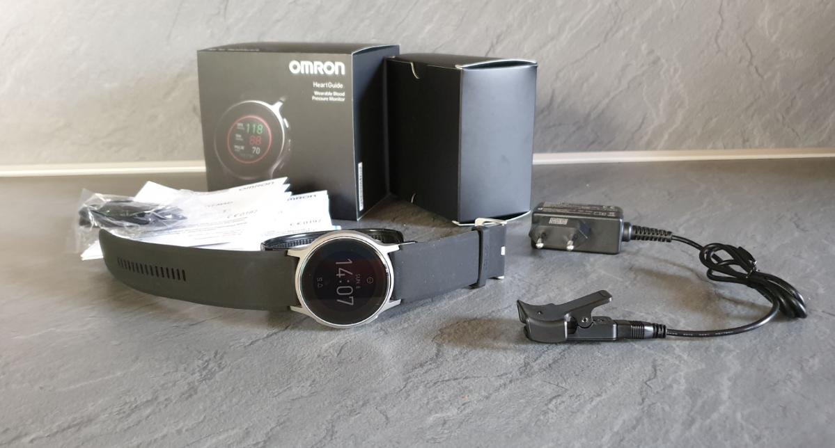 omron heartguide blutdruck smartwatch test lieferumfang