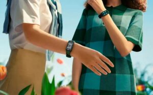 Schlank, leicht und vielseitig: HUAWEI Band 8 feiert Premiere